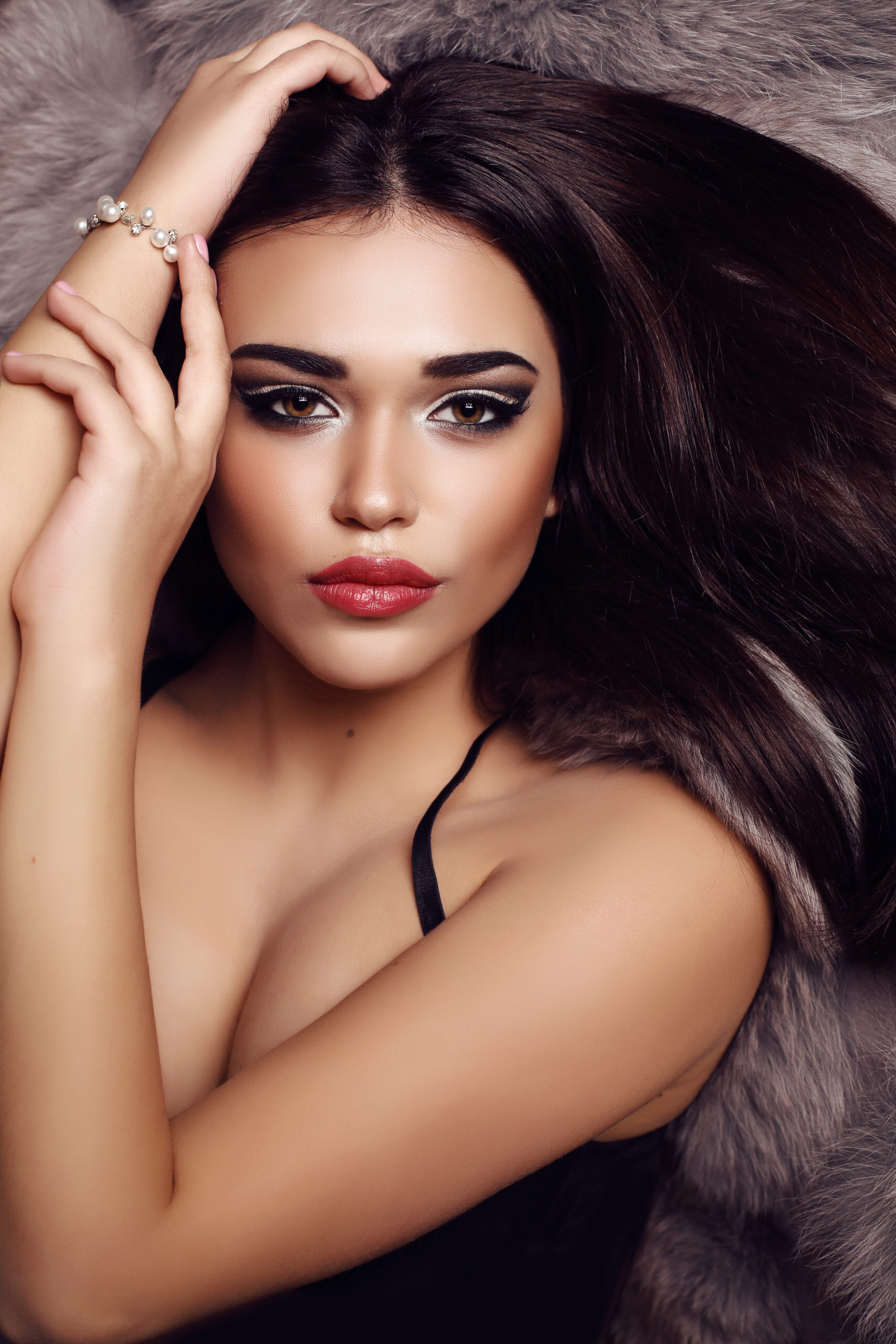 Fashion,Photo,Of,Beautiful,Glamour,Girl,With,Dark,Hair,With