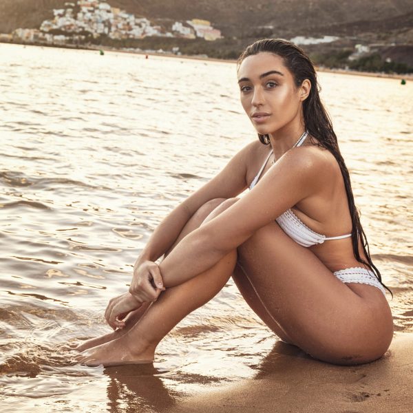 Sensual,Brunette,Woman,In,White,Fashionable,Bikini,Posing,At,The