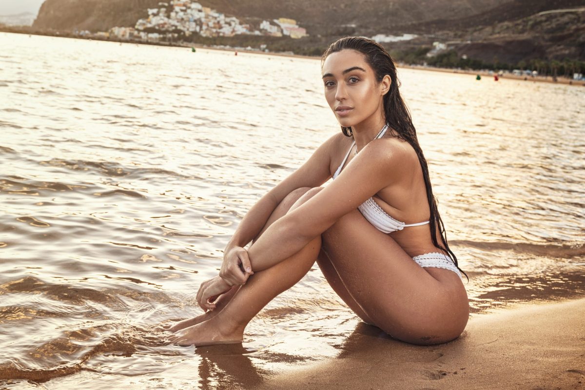 Sensual,Brunette,Woman,In,White,Fashionable,Bikini,Posing,At,The